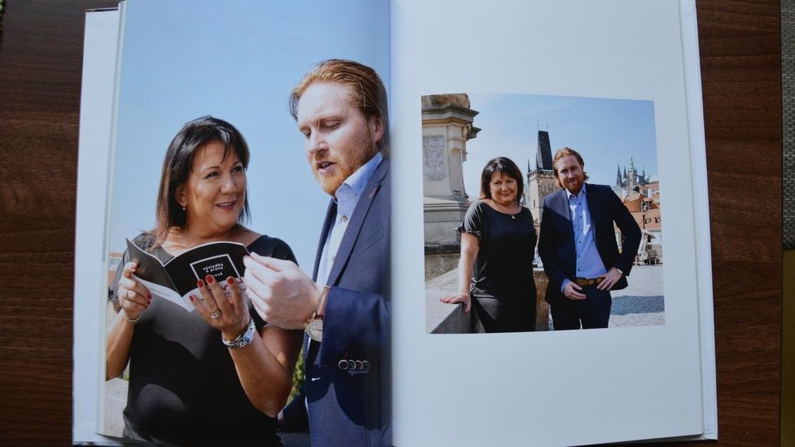 Další snímky Schillerové, na ministerstvu zanechala celou fotoknihu - Seznam Zprávy